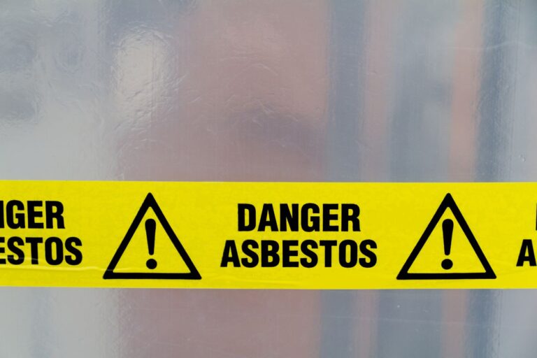 Danger asbestos banner